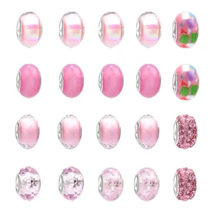 Cuadrícula detallada con veinte cuentas de vidrio rosa variadas para crear joyería