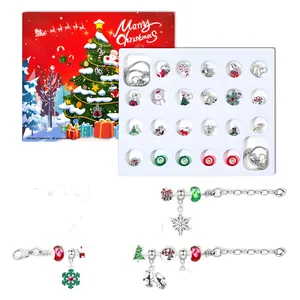 Calendario de Adviento con 2 pulseras de plata y 22 colgantes festivos en caja de regalo