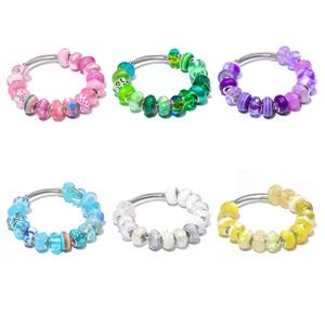 6er-Set bunte Armbänder mit Harz- und Kristallperlen in Rosa, Blau, Grün und Violett