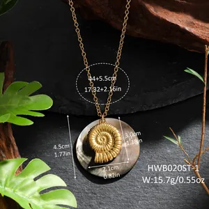 Collier en acier inoxydable doré avec pendentif nautile sur fond en pierre naturelle