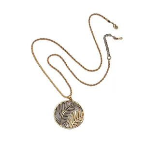 Collar de aleación dorada con colgante redondo de hoja de palma y cadena de cuerda