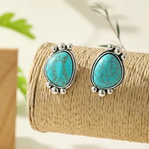 Boucles d'oreilles bohèmes vintage en turquoise avec bordure perlée argentée