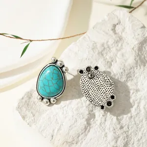 Boucles d'oreilles bohèmes en turquoise avec pierres en goutte et métal argenté