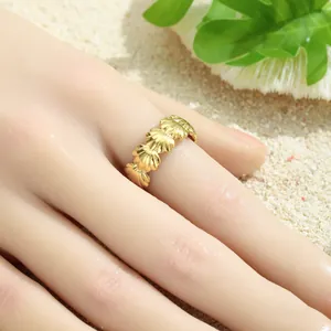 Anello aperto in acciaio inossidabile dorato con design a conchiglia marina
