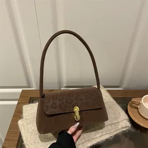 Sac bandoulière rétro marron en daim pour femme avec imprimé léopard et boucle dorée