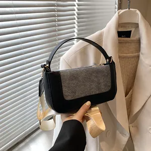 Borsa sottobraccio retrò in pelle nera e lana grigia con tracolla larga