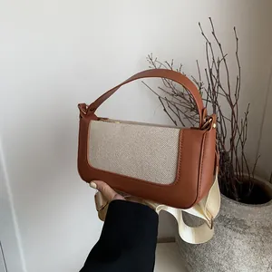 Borsa sottobraccio retrò in pelle marrone e tela con ampia tracolla regolabile