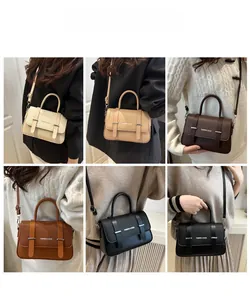 Présentation de cinq sacs box élégants en crème, café et noir portés par un mannequin