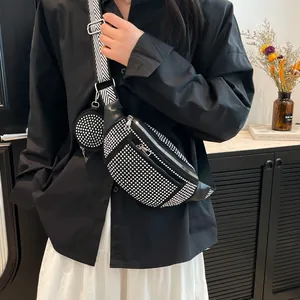Sac banane tendance en strass avec large bandoulière tissée et petit porte-monnaie