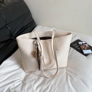 Off-white crocodile pattern tote bag with large capacity and stylish tassel charm