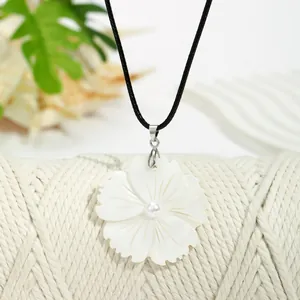 Collar con Colgante de Flor de Plumeria de Concha Natural Con Cordón de Terciopelo Negro Perla de Imitación Joyería Boho Mujer