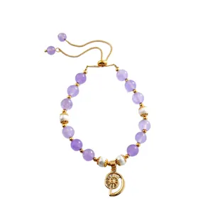 Bracelet élégant en améthyste et perles avec pendentif coquillage doré et fermoir ajustable