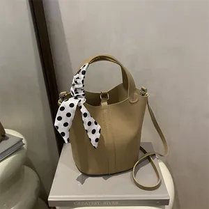 Sac Seau en Cuir PU à Motif Litchi pour Femme Avec Foulard en Satin à Pois Sac à Main Élégant Sac à Bandoulière Quotidien