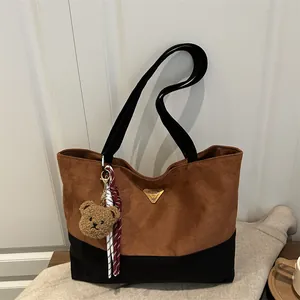 Large capacity tote bag with brown suede stitching, triangular metal logo and bear charm