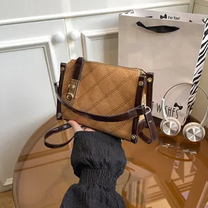 Sac à Épaule en Cuir PU Matelassé Rétro pour Femmes Grande Capacité Couleur Unie Sac à Main Bandoulière Avec Fermoir Métal Sac Mode