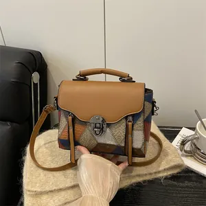 Borsa a mano da donna in pelle patchwork alla moda con patta vintage e chiusura argento