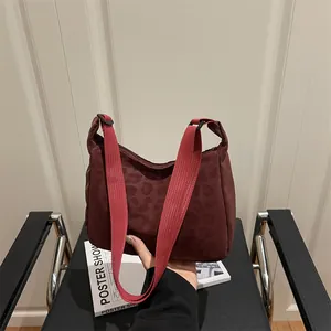 Sac à Épaule Léopard pour Femmes Nylon Hobo Sac Bandoulière Avec Large Sangle Réglable Décontracté Léger Sac de Voyage