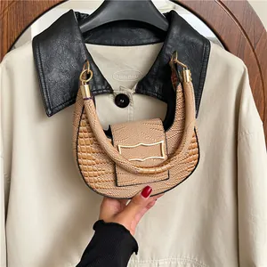 Women's Vintage Crocodile Pattern PU Leather Underarm Bag Minimalist Crescent Hobo Shoulder Bag With Golden Metal Buckle