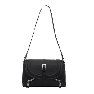Sac à bandoulière noir classique pour femme avec boucle argentée et fermetures éclair