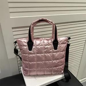 Sac Fourre-tout Métallique Matelassé pour Femmes Grande Capacité Sac à Bandoulière Puffer Mode Minimaliste Texture Métallique Sac à Main