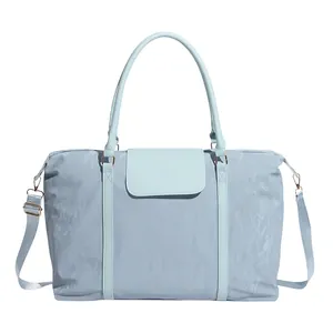 Borsa da viaggio grande azzurra in nylon impermeabile con tracolla regolabile