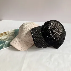 Casquettes de baseball en velours matelassé avec strass en beige et noir