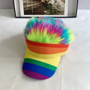 Vue détaillée de la casquette arc-en-ciel avec perruque colorée pour fêtes et déguisements