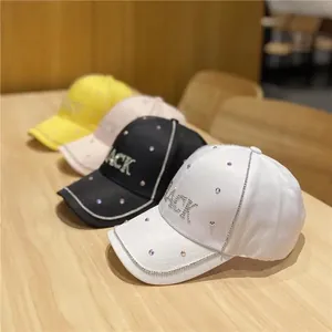 Berretti da baseball con strass e ricamo ACK nei colori giallo, rosa, nero e bianco