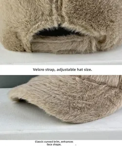 Détail de la sangle velcro et de la texture en fausse fourrure de lapin sur la casquette