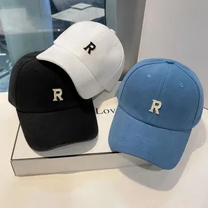 Casquettes de baseball classiques avec broderie R en couleurs noir, blanc et bleu