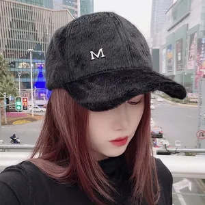 Casquette de baseball noire en fausse fourrure de lapin avec logo M argenté pour l'automne