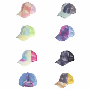 Cappellini trucker tie-dye con foro per coda di cavallo in 8 colori e rete traspirante