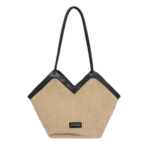 Sac fourre-tout en velours côtelé kaki avec anses en cuir noir et col en forme de V