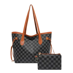 Set borsa tote retrò a scacchi con manici in pelle marrone e pochette coordinata