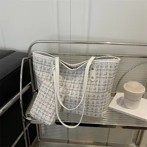 Elegante witte tweed shopper set met gouddraad en bijpassend mini-tasje