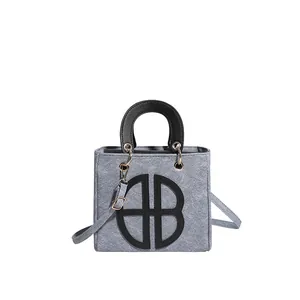 Borsa tote grigia grande con manici in pelle nera e logo circolare per donna ufficio