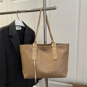 Retro woven large capacity tote bag in khaki with leather handle for daily commute