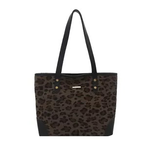 Classic leopard print tote bag with large capacity and elegant gold metal accents