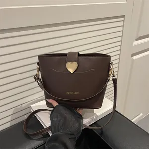 Vintage Litchi Texture PU Leather Bucket Bag For Women With Heart Metal Buckle Fashion Letter Print Crossbody Shoulder Bag