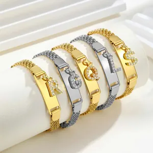 8mm Mesh-Armband mit Initialen-Anhängern aus Strass, erhältlich in Gold und Silber-Optik