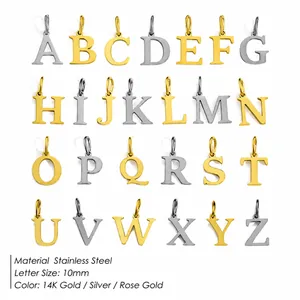 Makroansicht der Buchstabenanhänger in Gold und Silber, Größe 10mm, aus Edelstahl