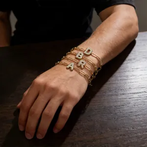 Gouden paperclip ketting armbanden set met zirkonia micro-geplaveide letterhangers