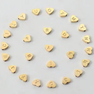 Set aus 26 herzförmigen A-Z Initialen-Perlen aus goldenem Edelstahl für DIY-Schmuck