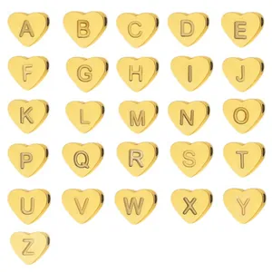 Set aus 26 herzförmigen Edelstahl-Buchstabenperlen von A bis Z in poliertem Gold-Finish