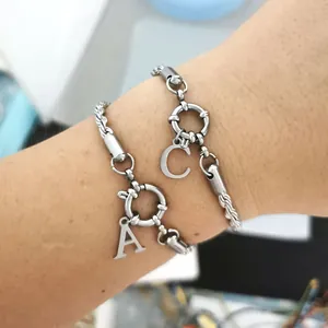 Silberne Seilkette Armbänder mit A und C Anhängern und großen Federringverschlüssen