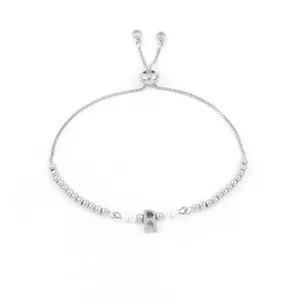 Silbernes Perlenarmband mit Buchstaben-R-Anhänger und verstellbarem Kordelzug