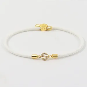 Mode weißes geflochtenes Armband mit funkelndem goldenem Buchstaben S Anhänger