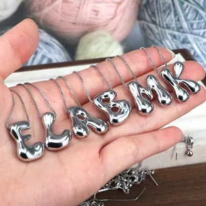 Silberner Halskette mit Ballon-Initial-Anhänger und eleganter Box-Kette für Damen
