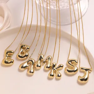 Elegante Halskette mit 3D-Buchstaben-Anhänger aus 18K vergoldetem Kupfer im Bubble-Stil