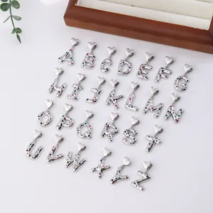 Regenbogenfarbene Zirkonia Alphabet Herz-Anhänger Halsketten in Silber-Finish